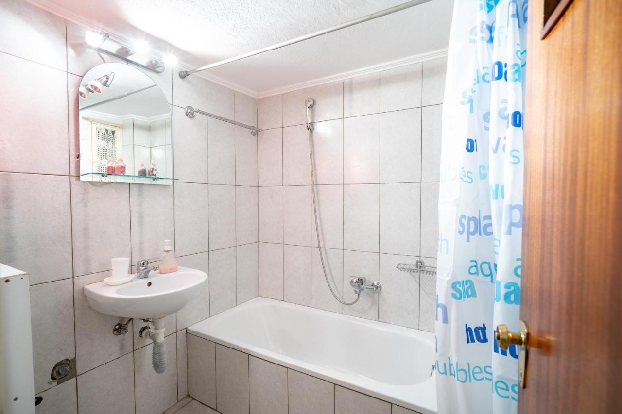 Ampelokipi Metro St. 2 Bedrooms 6 Pers. Apartment Athènes Extérieur photo